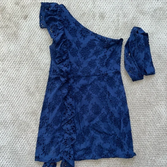 Lovers and Friends Siena Dress in deep navy - Picture 2 of 3